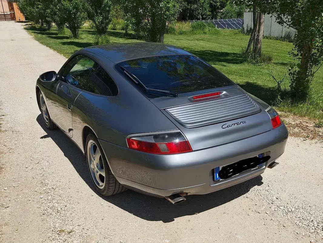 Usata Porsche 911 Carrera 300 CV (220 kW) 2001 Grigio Coupé