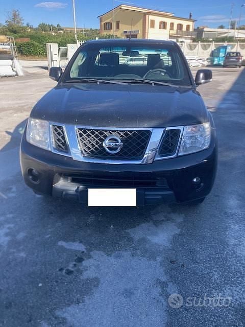 Second-hand Nissan Navara 190 CP (139 kW) 2011 Negru Pickup
