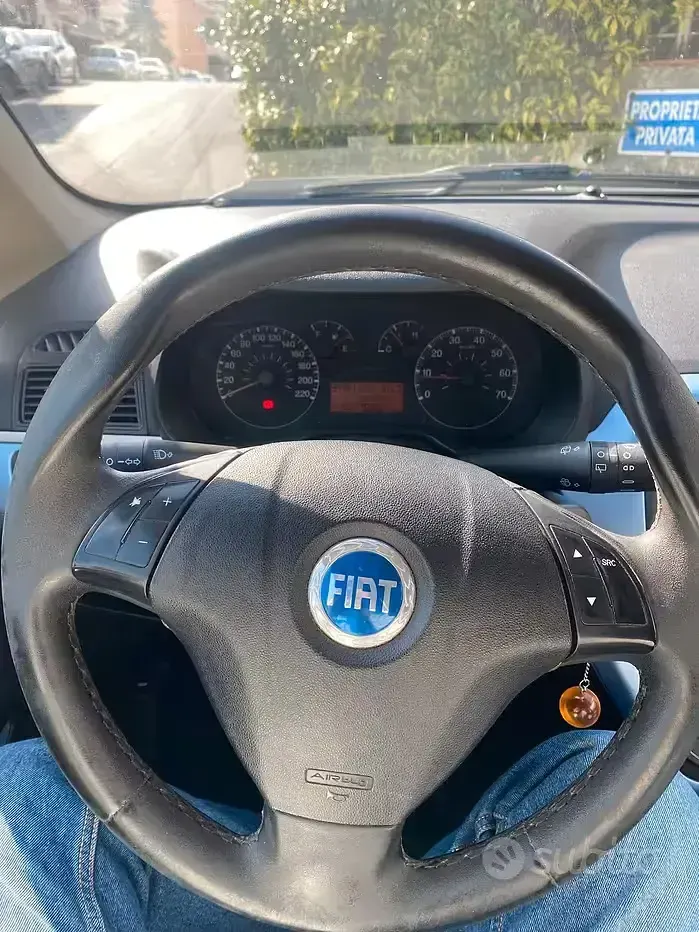 Usata Fiat Grande Punto 90 CV (66 kW) 2006 Bluazzurro Utilitaria