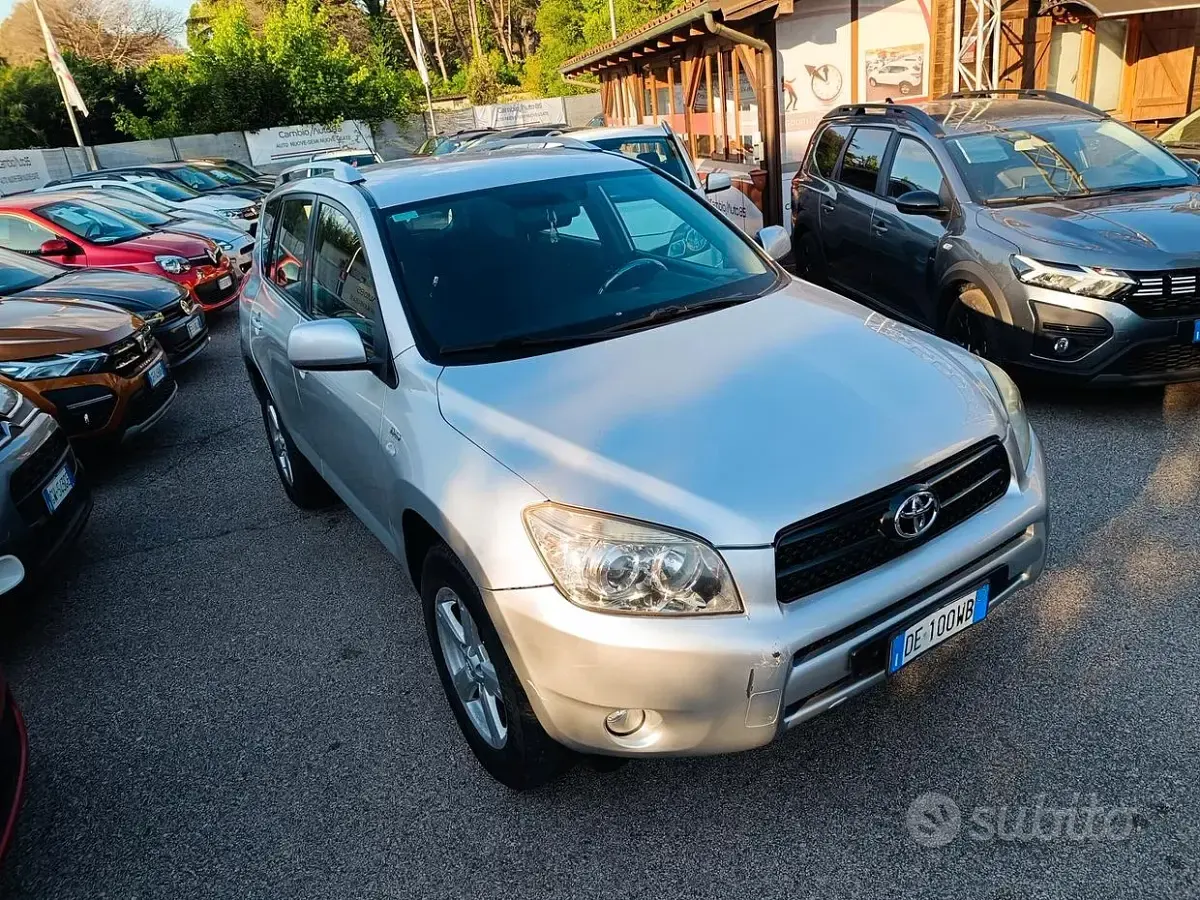Usata Toyota RAV4 Luxury 136 CV (100 kW) 2006 Grigio SUV