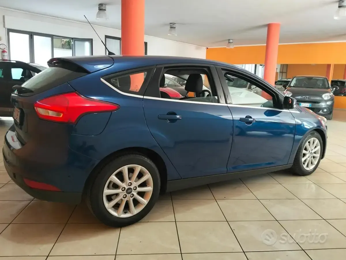 Usata Ford Focus Business Edition 120 CV (88 kW) 2015 Bluazzurro Berlina