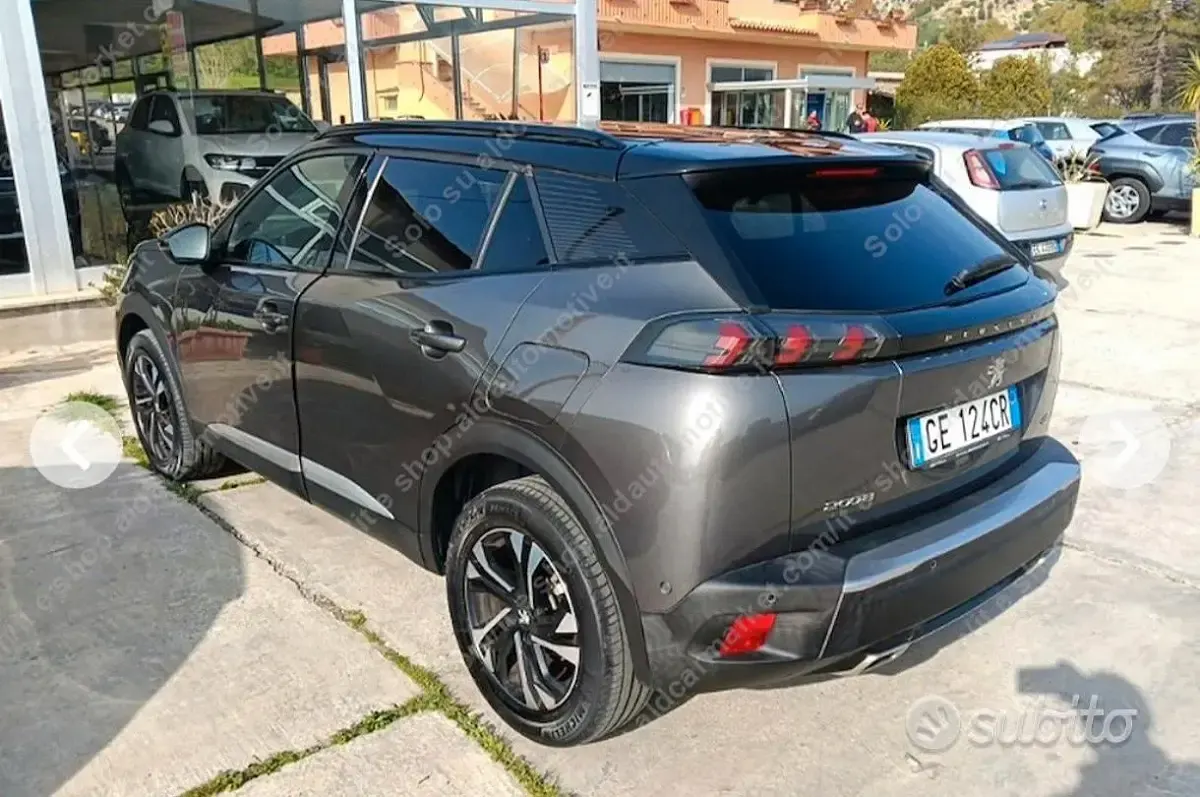 Usata Peugeot 2008 GT-line 131 CV (96 kW) 2021 Grigio SUV
