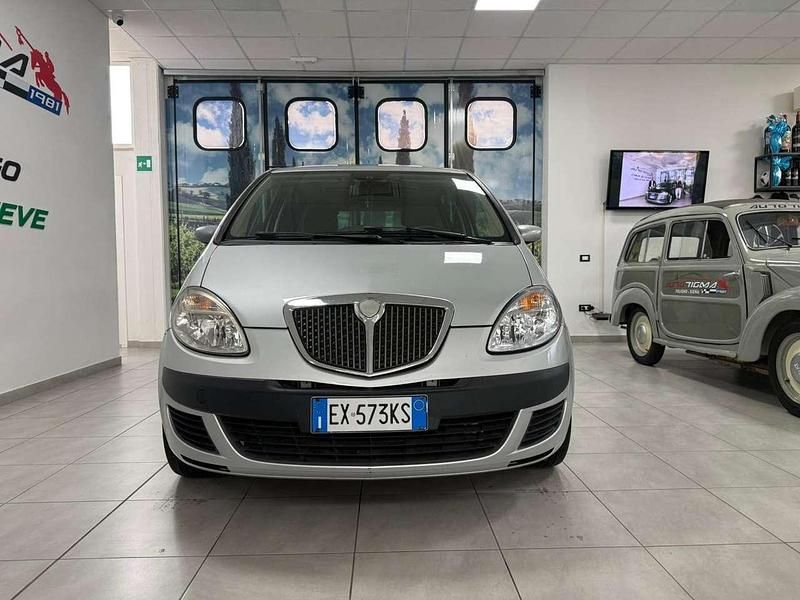 Usata Lancia Musa 95 CV (69 kW) 2005 Argento Monovolume