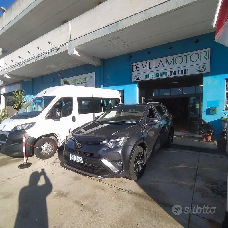 Usata Toyota RAV4 Business Edition 143 CV (105 kW) 2017 Grigio Station wagon