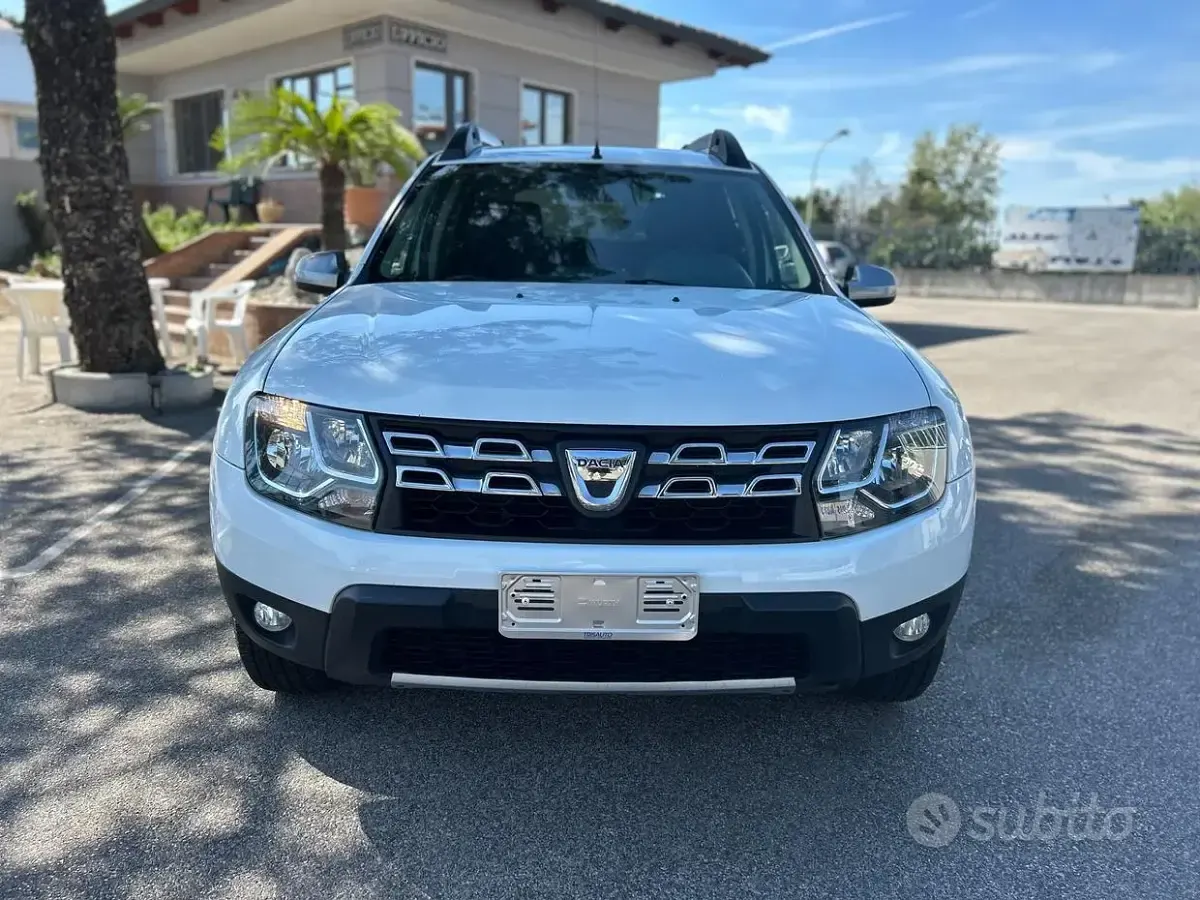 Usata Dacia Duster Lauréate 109 CV (80 kW) 2014 Bianco SUV