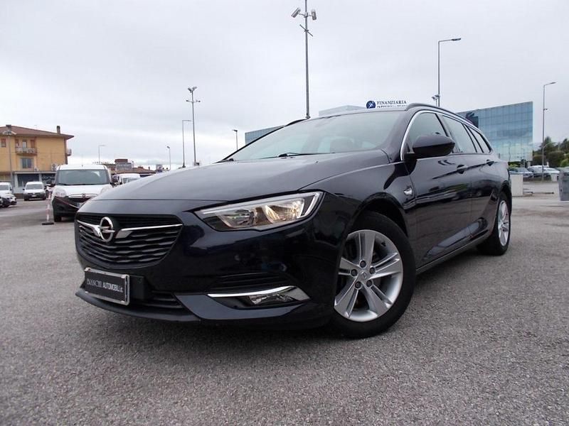 Usata Opel Insignia Business 170 CV (125 kW) 2018 Blu notte / metallizzato Station wagon