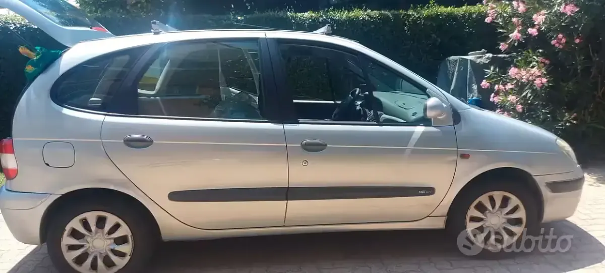Usata Renault Scénic 107 CV (78 kW) 2002 Giallo Monovolume