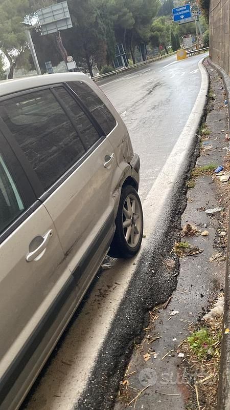 Usata Ford Fusion 68 CV (50 kW) 2005 Berlina