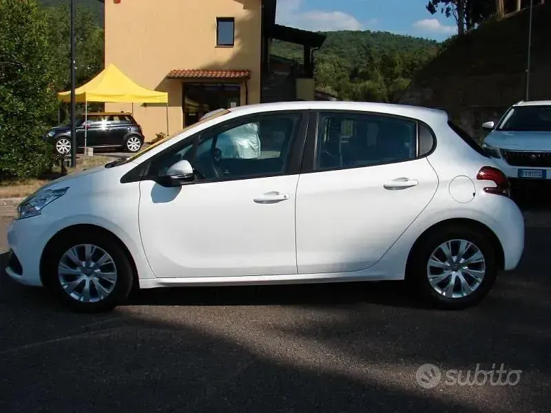 Usata Peugeot 208 Active 102 CV (75 kW) 2018 Bianco Utilitaria