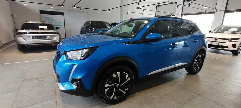 Usata Peugeot e-2008 Allure 100 kW (136 CV) 2021 Blu SUV