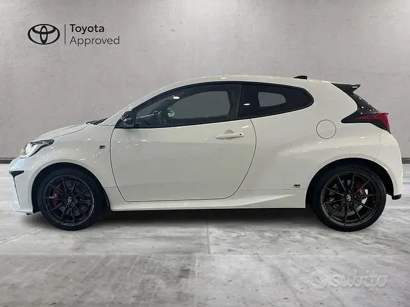 Usado Toyota Yaris 261 CV (191 kW) 2022 Blanco Utilitario