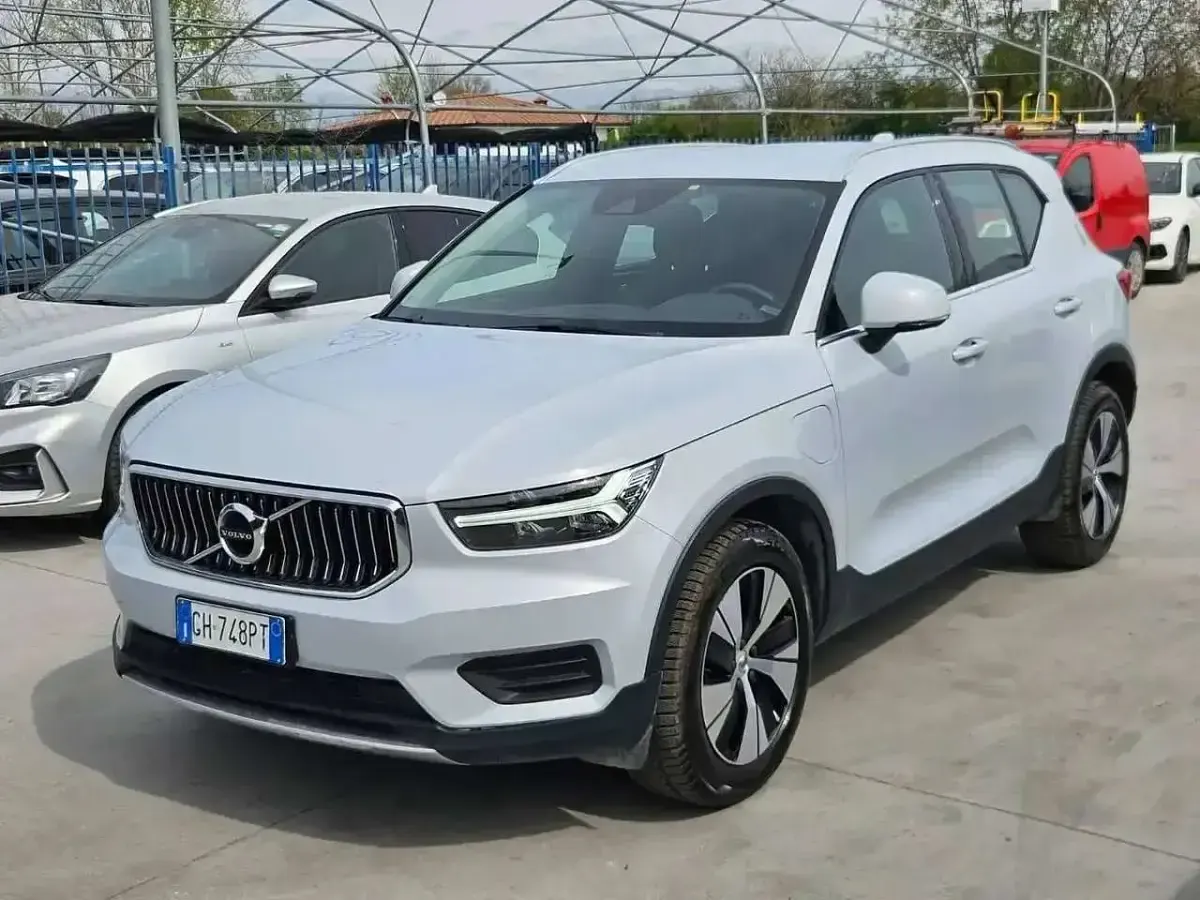 Usata Volvo XC40 Inscription 129 CV (94 kW) 2021 Argento SUV