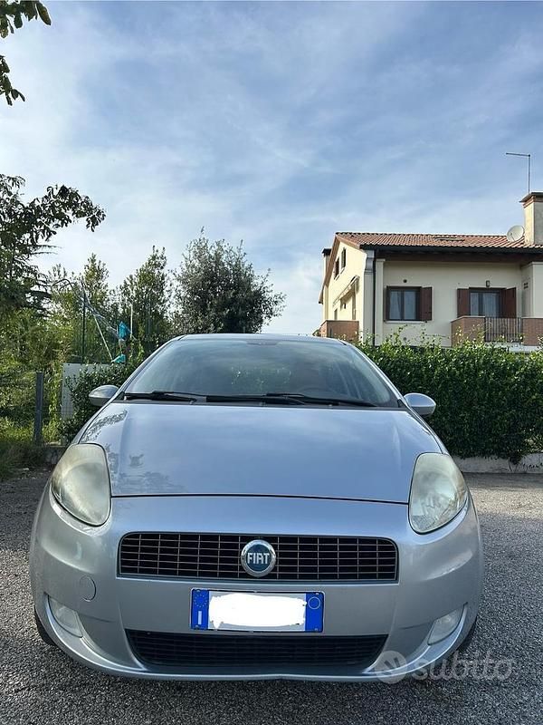 Usata Fiat Grande Punto Dynamic 77 CV (56 kW) 2005 Utilitaria