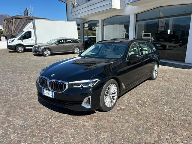 Usata BMW 530 Luxury Line 249 CV (183 kW) 2022 Nero metallizzato Station wagon