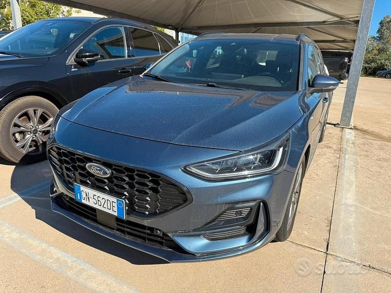 Blu Usata 2023 Ford Focus ST-Line Tre volumi | 18.500 € (Super prezzo) - Immagine 1/4