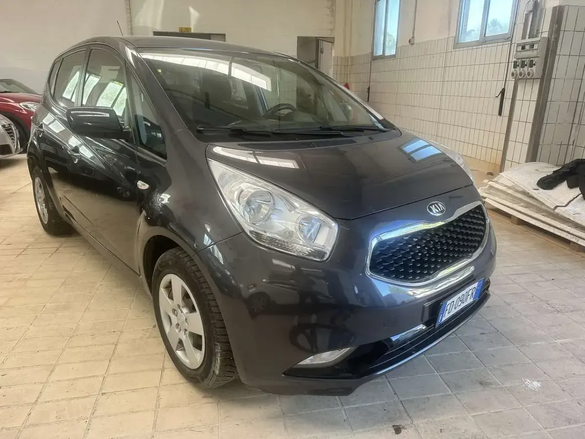 Usata Kia Venga 90 CV (66 kW) 2016 Grigio Utilitaria