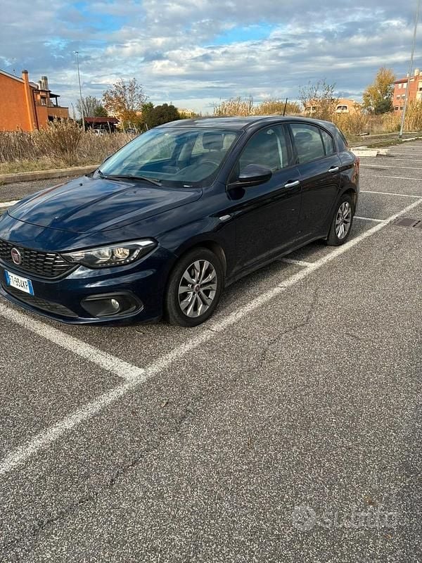 Blu Usata 2018 Fiat Tipo Monovolume | 8500 € (Buon prezzo) - Immagine 1/4