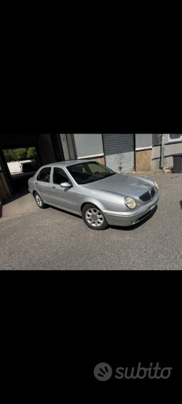 Usata Lancia Lybra 105 CV (77 kW) 2000 Grigio Berlina