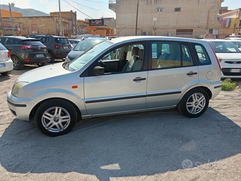 Usata Ford Fusion 101 CV (74 kW) 2003 Grigio Berlina