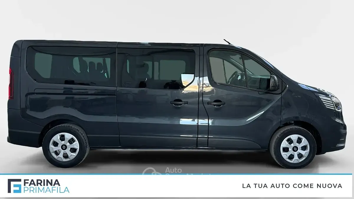 Usata Renault Trafic 150 CV (110 kW) 2024 Gray Monovolume