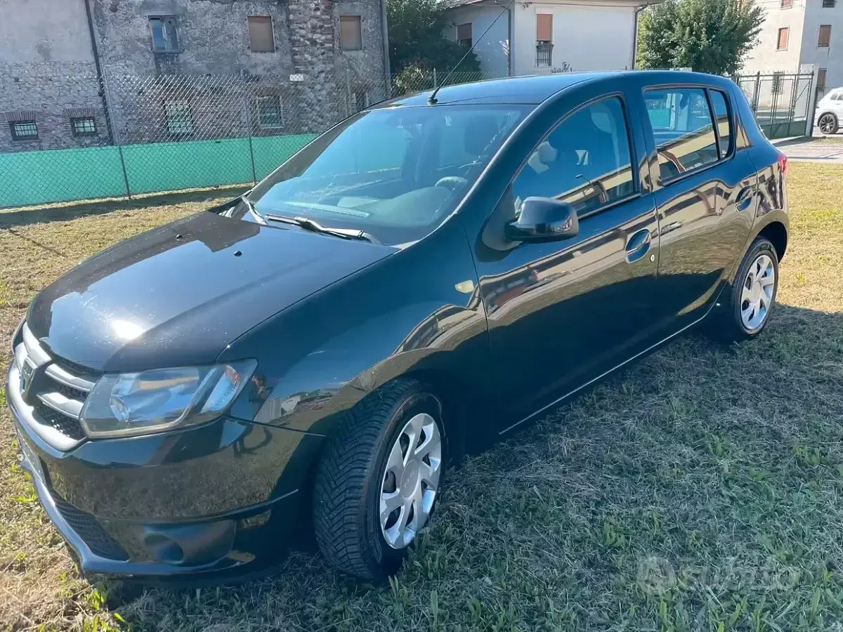 Usata Dacia Sandero Ambiance 90 CV (66 kW) 2016 Nero Berlina