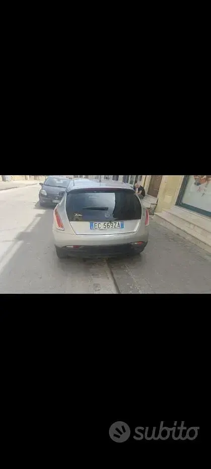 Usata Lancia Delta 120 CV (88 kW) 2010 Grigio Utilitaria