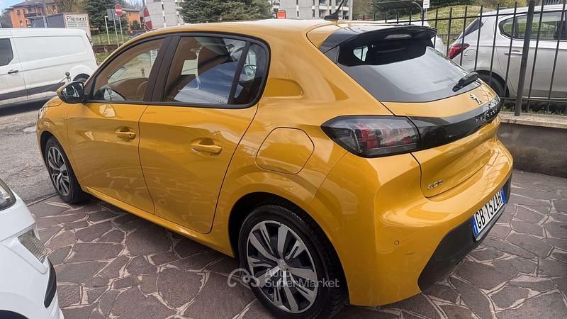 Usata Peugeot 208 Active 75 CV (55 kW) 2020 Oro Utilitaria