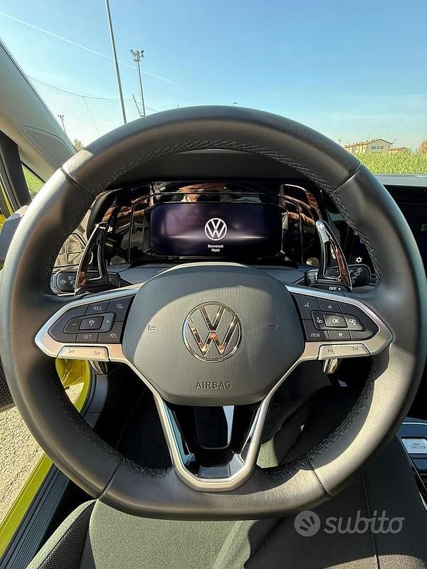 Usata VW Golf VIII Style 150 CV (110 kW) 2023 Giallo Berlina