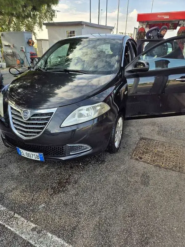 Usata Lancia Ypsilon Silver 69 CV (50 kW) 2012 Utilitaria