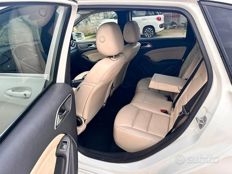 Usata Mercedes B200 Premium 136 CV (100 kW) 2012 Bianco Utilitaria