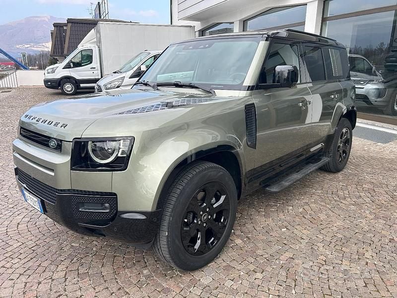 Usata Land Rover Defender SE Dynamic 200 CV (147 kW) 2025 Verde metallizzato SUV
