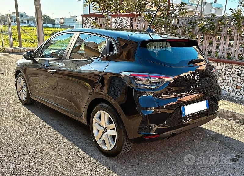 Usata Renault Clio V 101 CV (74 kW) 2025 Nero Berlina