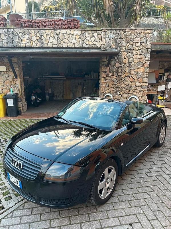 Usata Audi TT Roadster 150 CV (110 kW) 2002 Nero Cabrio