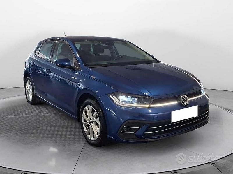 Usata VW Polo R-line 95 CV (69 kW) 2023 Blu Utilitaria