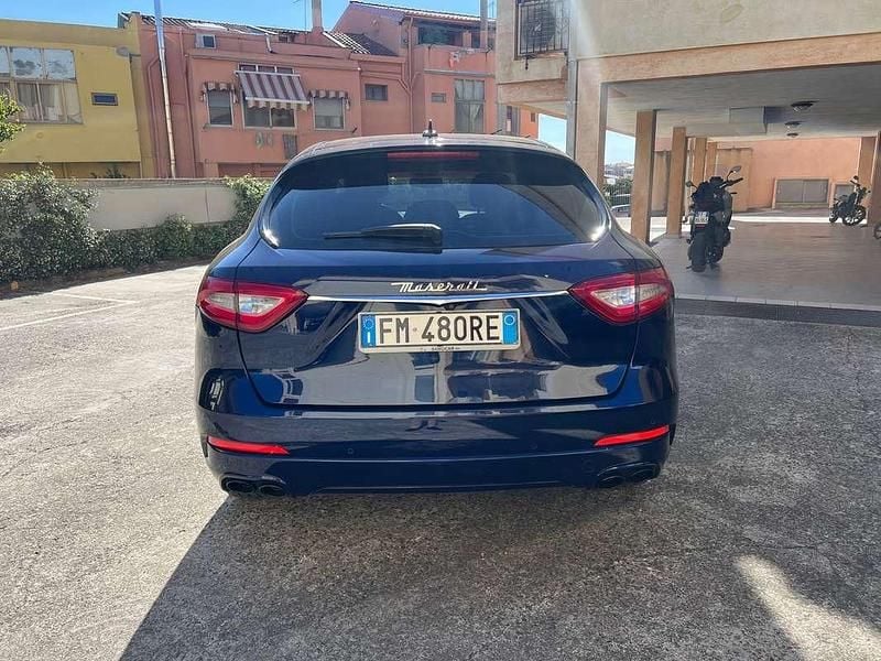 Usata Maserati Levante 275 CV (202 kW) 2016 Blu/azzurro SUV