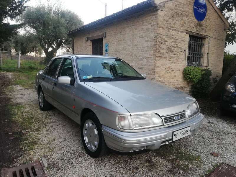 Argento Usata 1992 Ford Sierra Ghia Tre volumi | 5500 € - Immagine 1/4