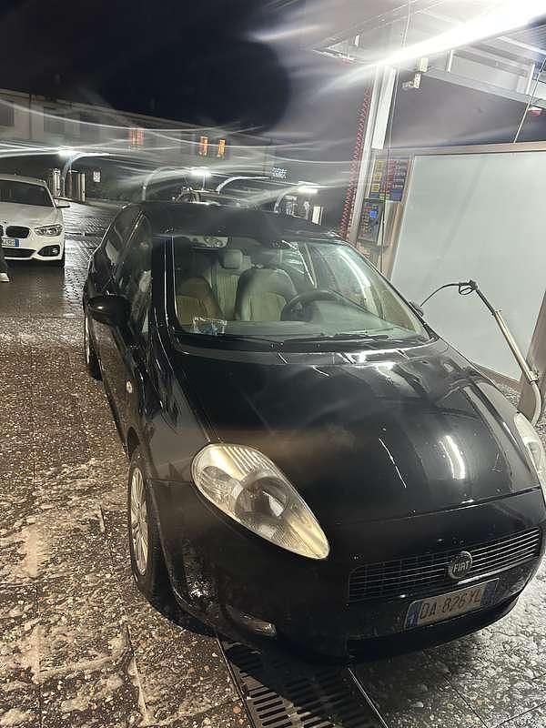Nero Usata 2006 Fiat Grande Punto Due volumi | 1500 € (Buon prezzo) - Immagine 1/4