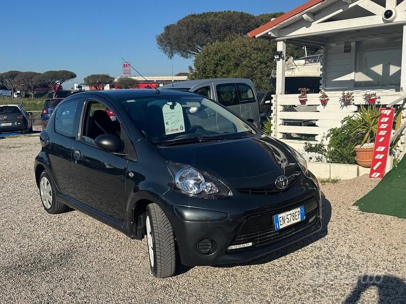 Usata Toyota Aygo Connect Style 68 CV (50 kW) 2012 Grigio Utilitaria