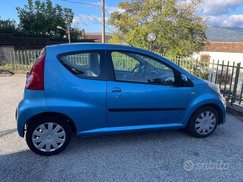 Usata Peugeot 107 68 CV (50 kW) 2008 Blu Utilitaria
