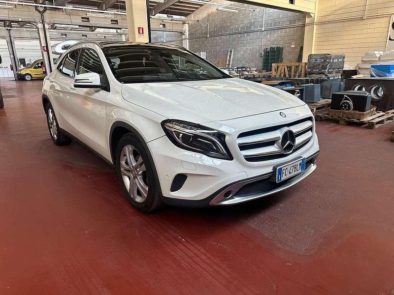 Usata Mercedes GLA180 Business 109 CV (80 kW) 2016 Bianco SUV