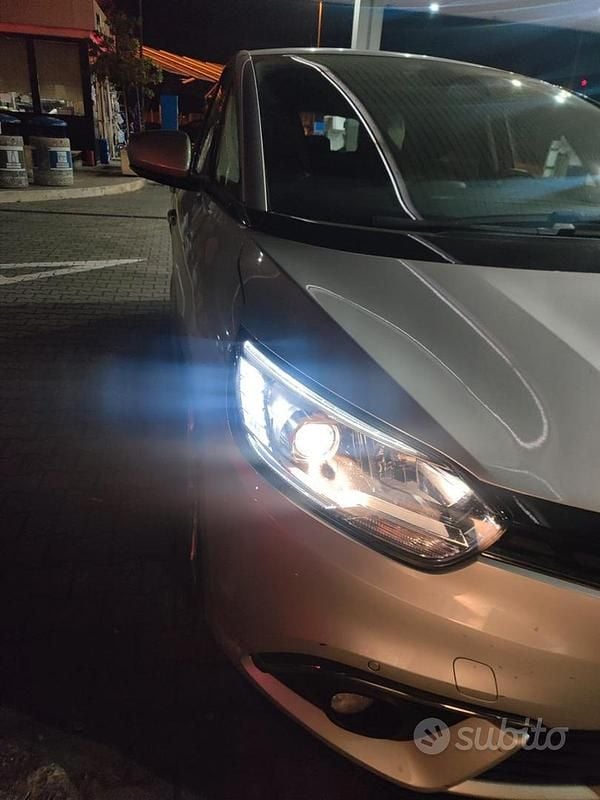 Usata Renault Scénic 120 CV (88 kW) 2021 Grigio Monovolume