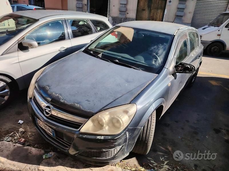 Usata Opel Astra 101 CV (74 kW) 2007 Grigio Berlina