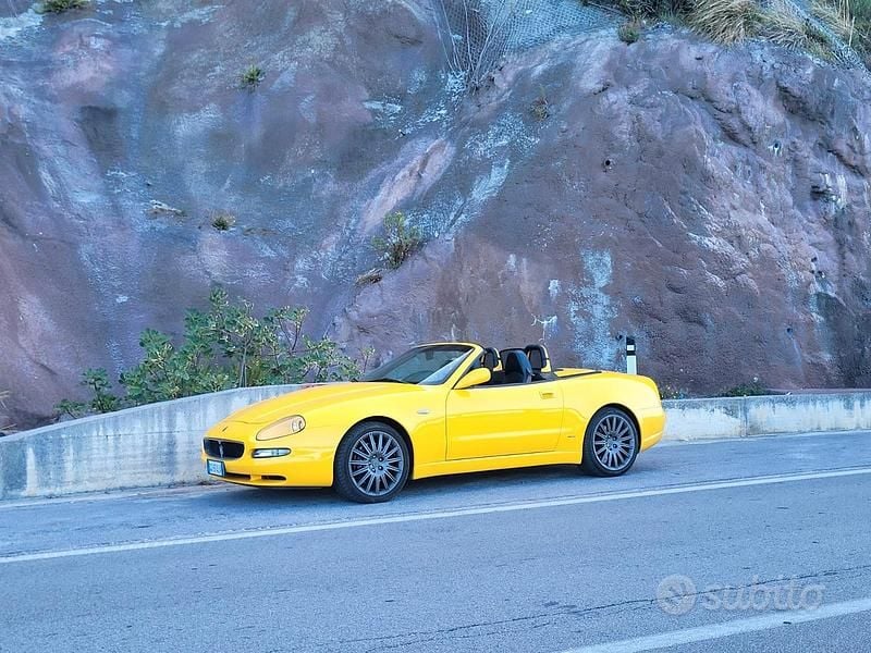 Begagnad Maserati 4200 390 HK (286 kW) 2002 Gul Cab