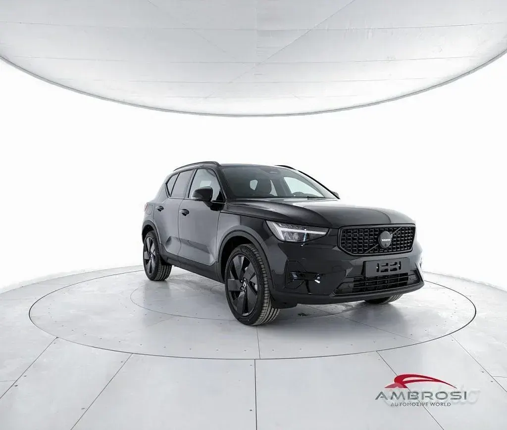Nuova Volvo XC40 Plus 163 CV (119 kW) 2026 Onyx black SUV