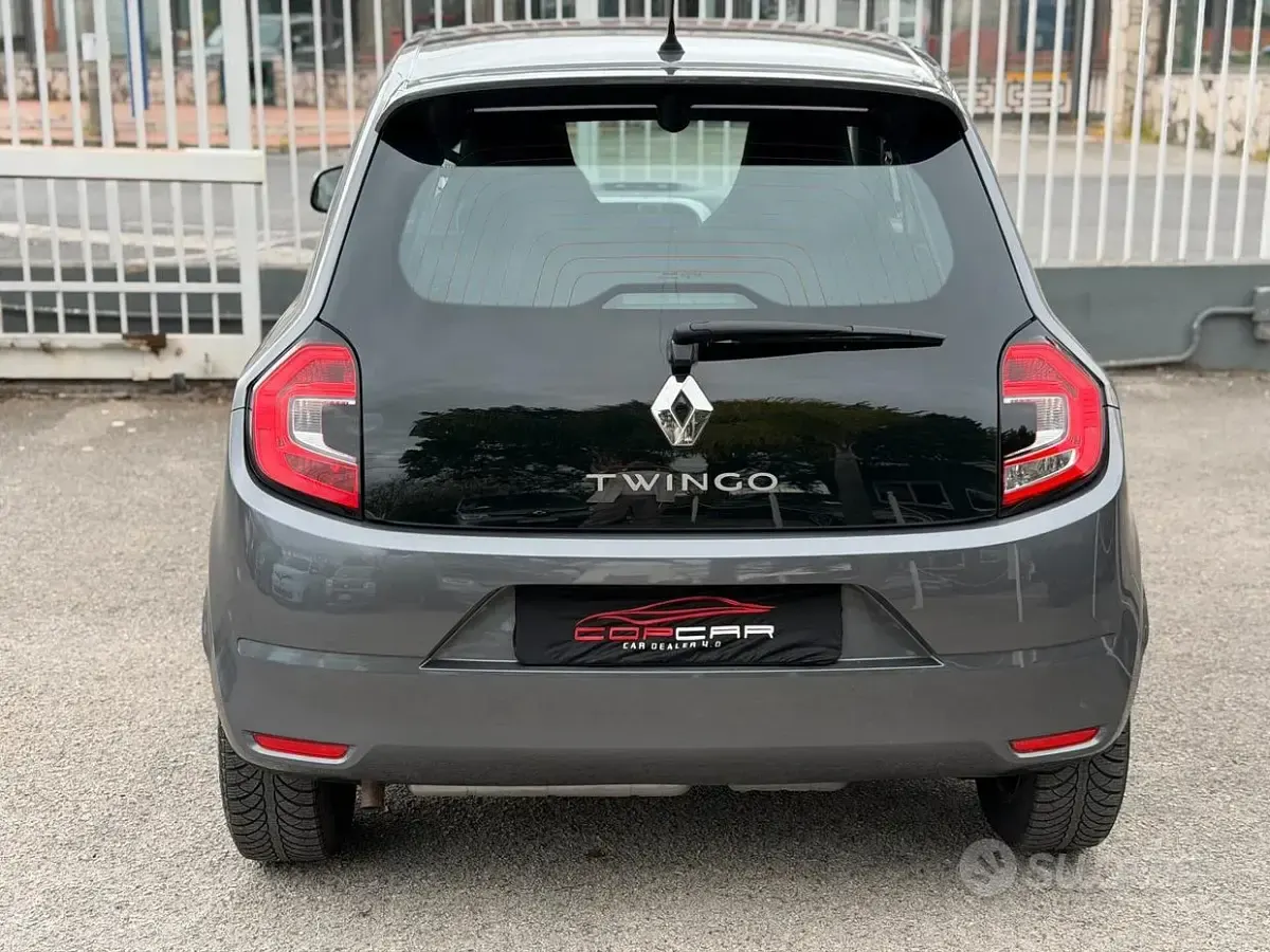 Begagnad Renault Twingo Intens 65 HK (47 kW) 2021 Grå Halvkombi