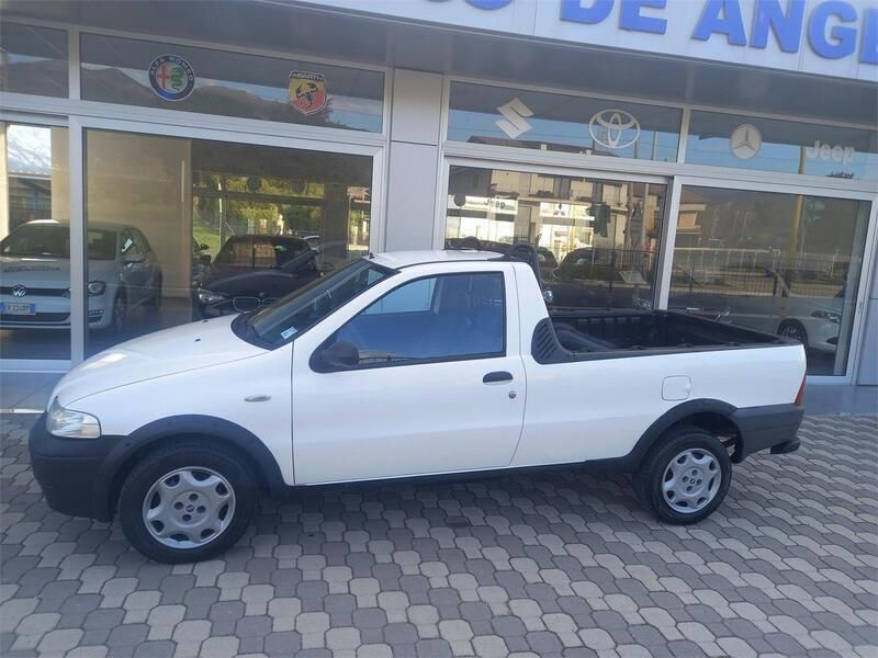 Usata Fiat Strada 80 CV (58 kW) 2005 Bianco Pick-up