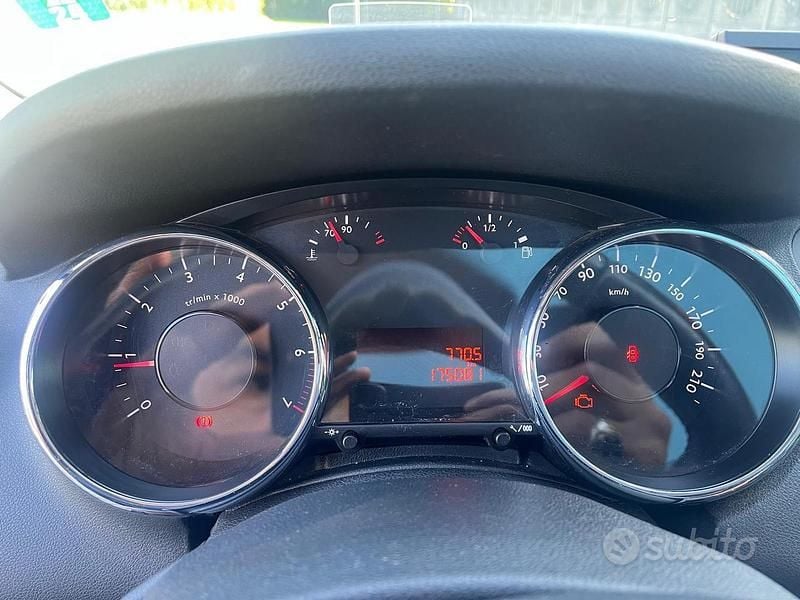 Usata Peugeot 5008 120 CV (88 kW) 2010 Nero Monovolume