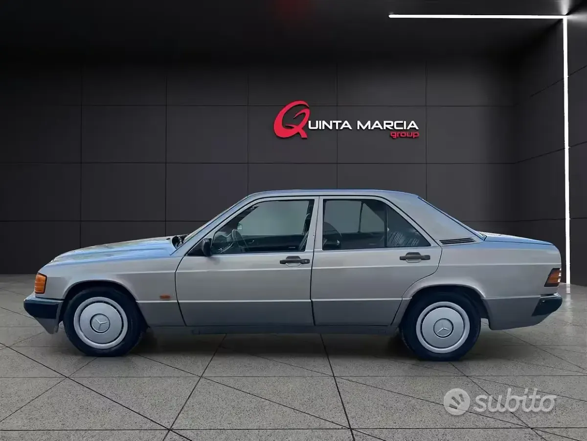 Usata Mercedes 190 122 CV (89 kW) 1990 Marrone Berlina