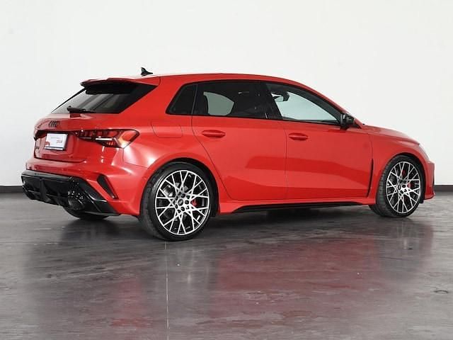 Usata Audi RS3 Sportback Comfort 400 CV (294 kW) 2025 Rosso progressivo metallizzato Utilitaria