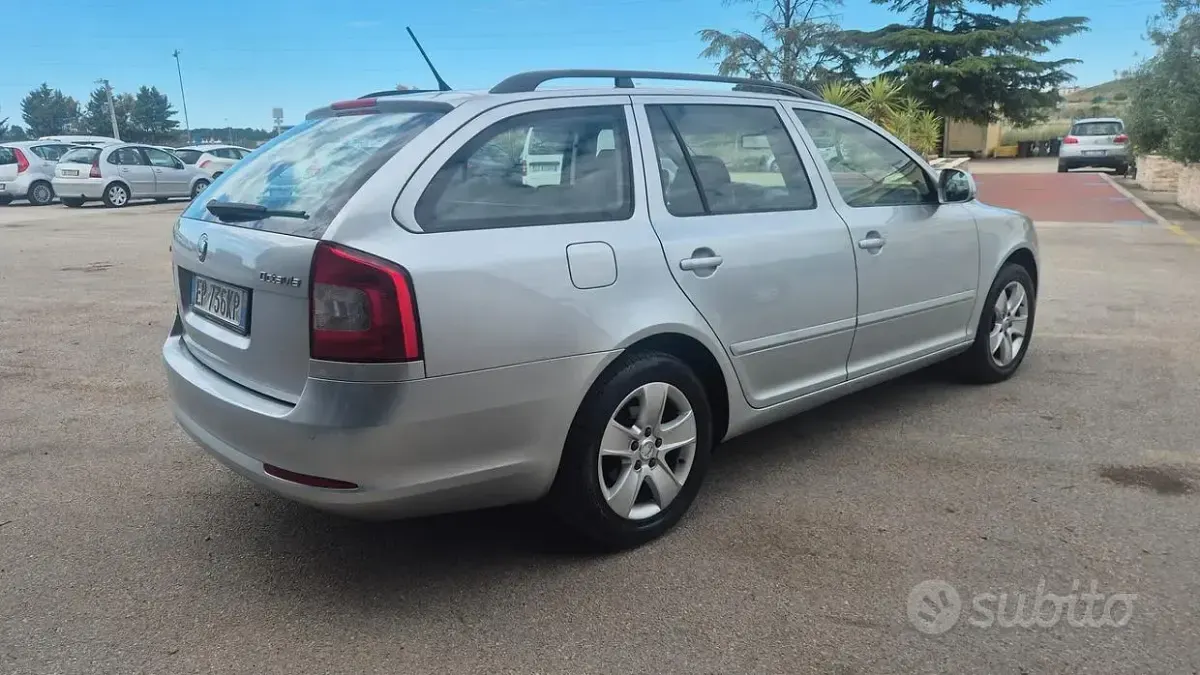 Usata Skoda Octavia Ambition 105 CV (77 kW) 2012 Grigio Station wagon